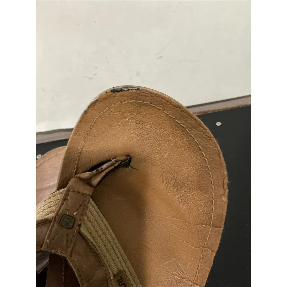 Men's Tan Rip Curl Flip Flops NO SIZE (11 3/4 Inches From Heel To Toe)
